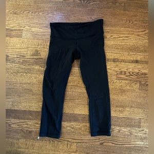 Cropped lululemon leggings, size 6, black